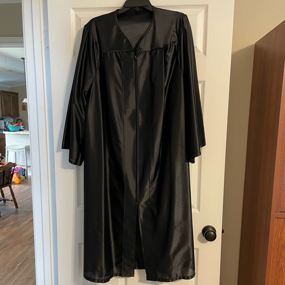 Black graduation gown.